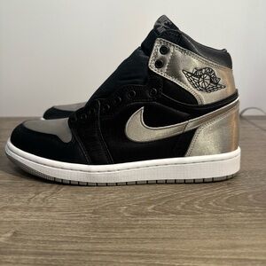Wmns Air Jordan 1 Retro High OG 'Satin Shadow'